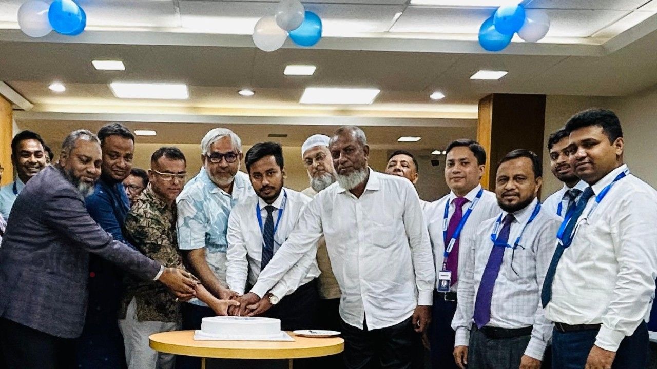 ঢাকা ব্যাংকের ৩১তম প্রতিষ্ঠাবার্ষিকী উদযাপন করেছে ফেনী শাখা